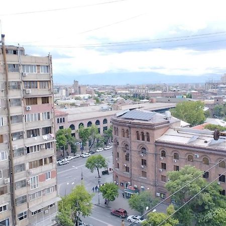 Large Apt Near Republic Square Διαμέρισμα Γιερεβάν Εξωτερικό φωτογραφία