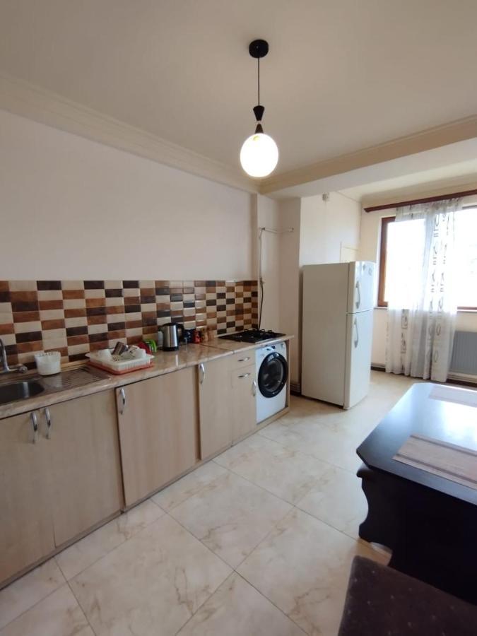 Large Apt Near Republic Square Διαμέρισμα Γιερεβάν Εξωτερικό φωτογραφία