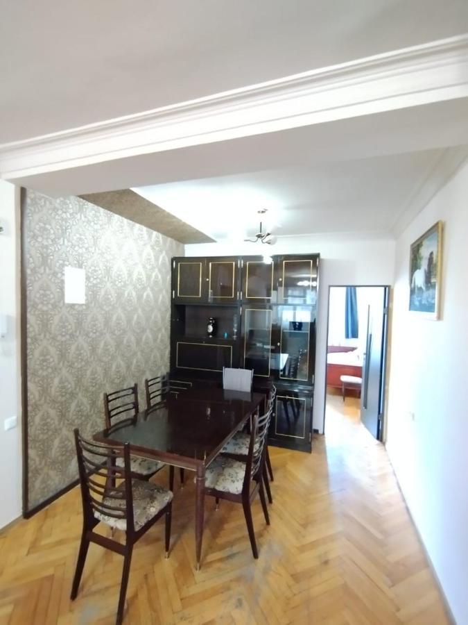 Large Apt Near Republic Square Διαμέρισμα Γιερεβάν Εξωτερικό φωτογραφία