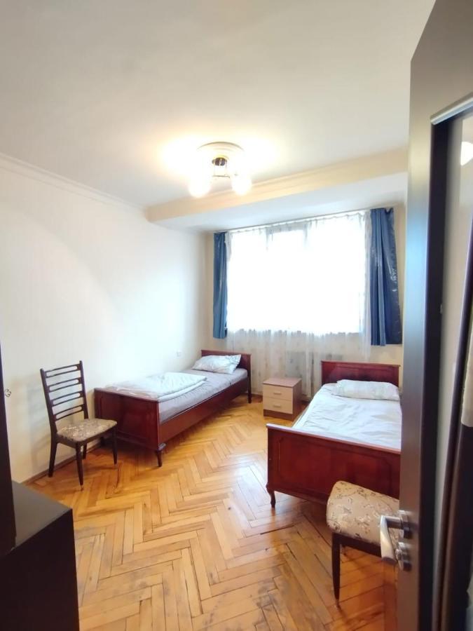 Large Apt Near Republic Square Διαμέρισμα Γιερεβάν Εξωτερικό φωτογραφία